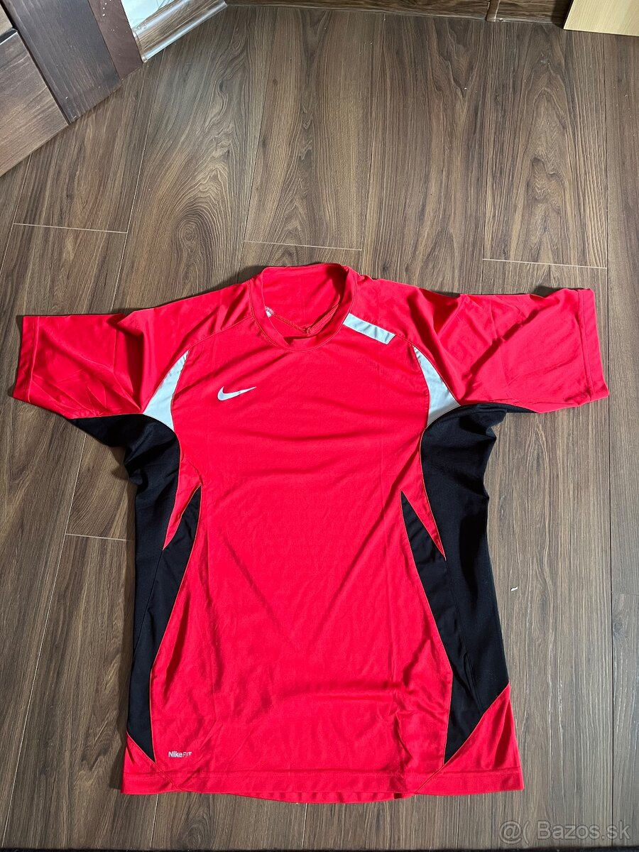 funkčné tričko nike