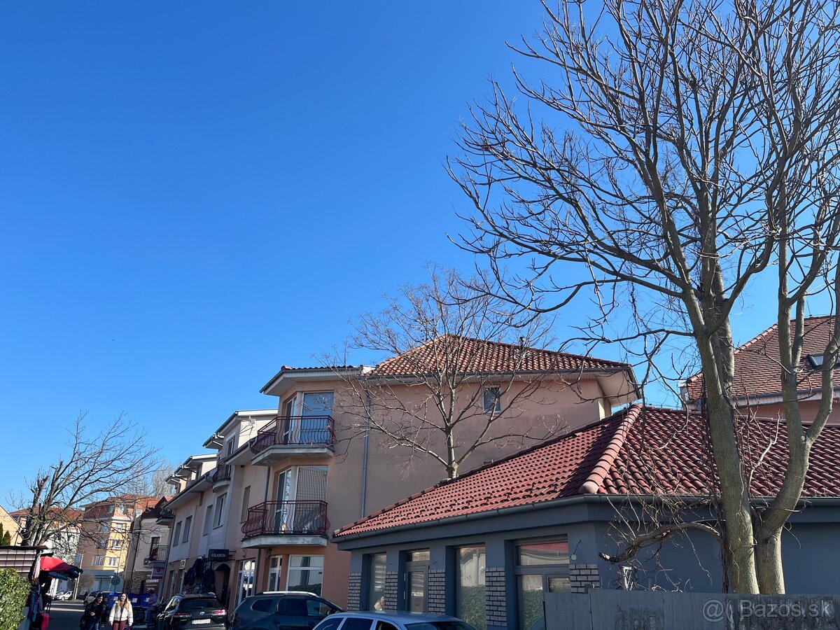 Prenájom: 3izb.86m2,16m2 terasa, centrum DS