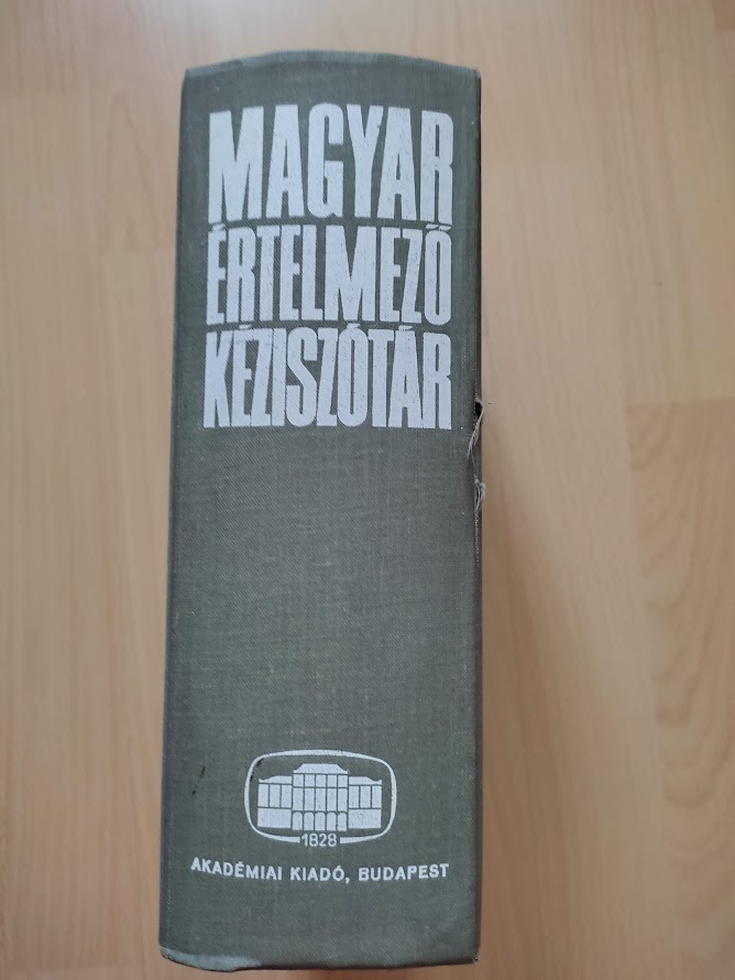Magyar értelmező kézi szótár - Maďarský výkladový slovník