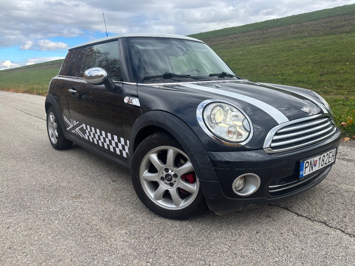 Mini Cooper R56 1.6 benzin 88kw Top Stav 2008