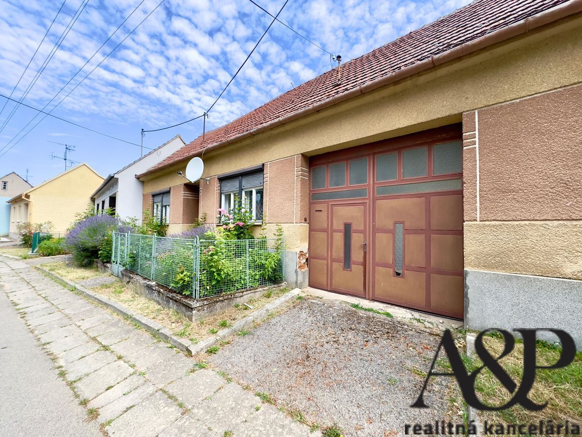 NA PREDAJ 4 IZB. RODINNÝ DOM, POZEMOK 1166M2, KOVÁLOVEC, okr