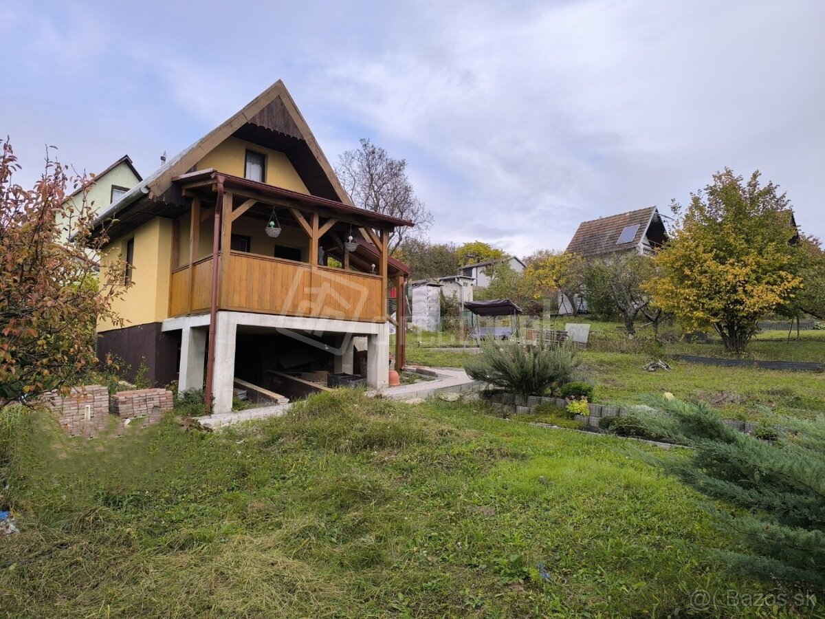 Predáme záhradu s peknou murovanou chatkou a terasou v …