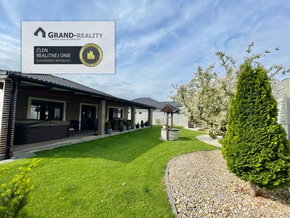 Na predaj moderná štýlová novostavba s garážou a pozemkom