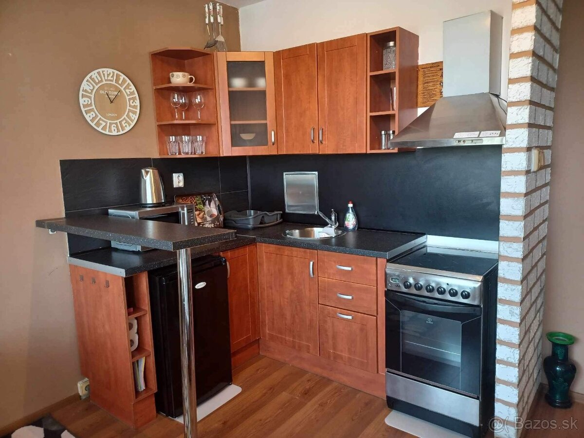 Prenájom peknej garzónky v BA - Petržalke, Strečnianska ul.