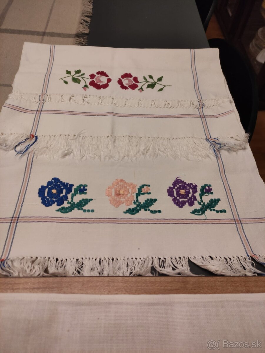 ručne vyšívané obrusy