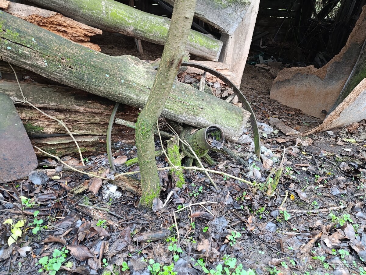 Kolesá z voza aj s nápravou