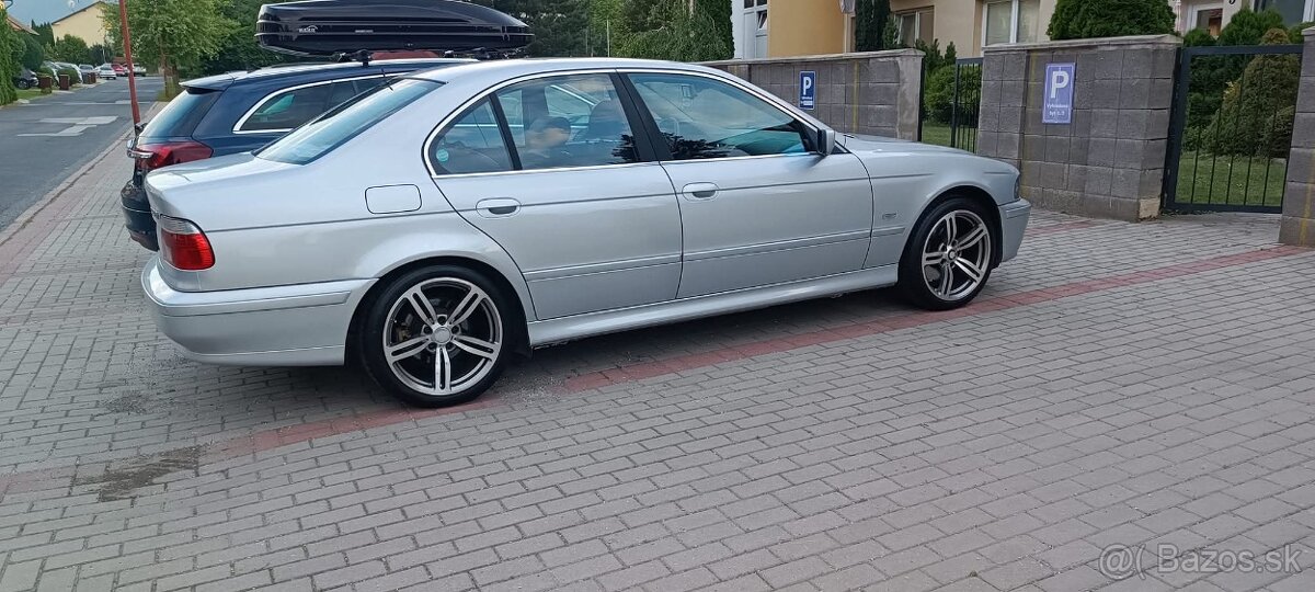 BMW E39 530i Manuál