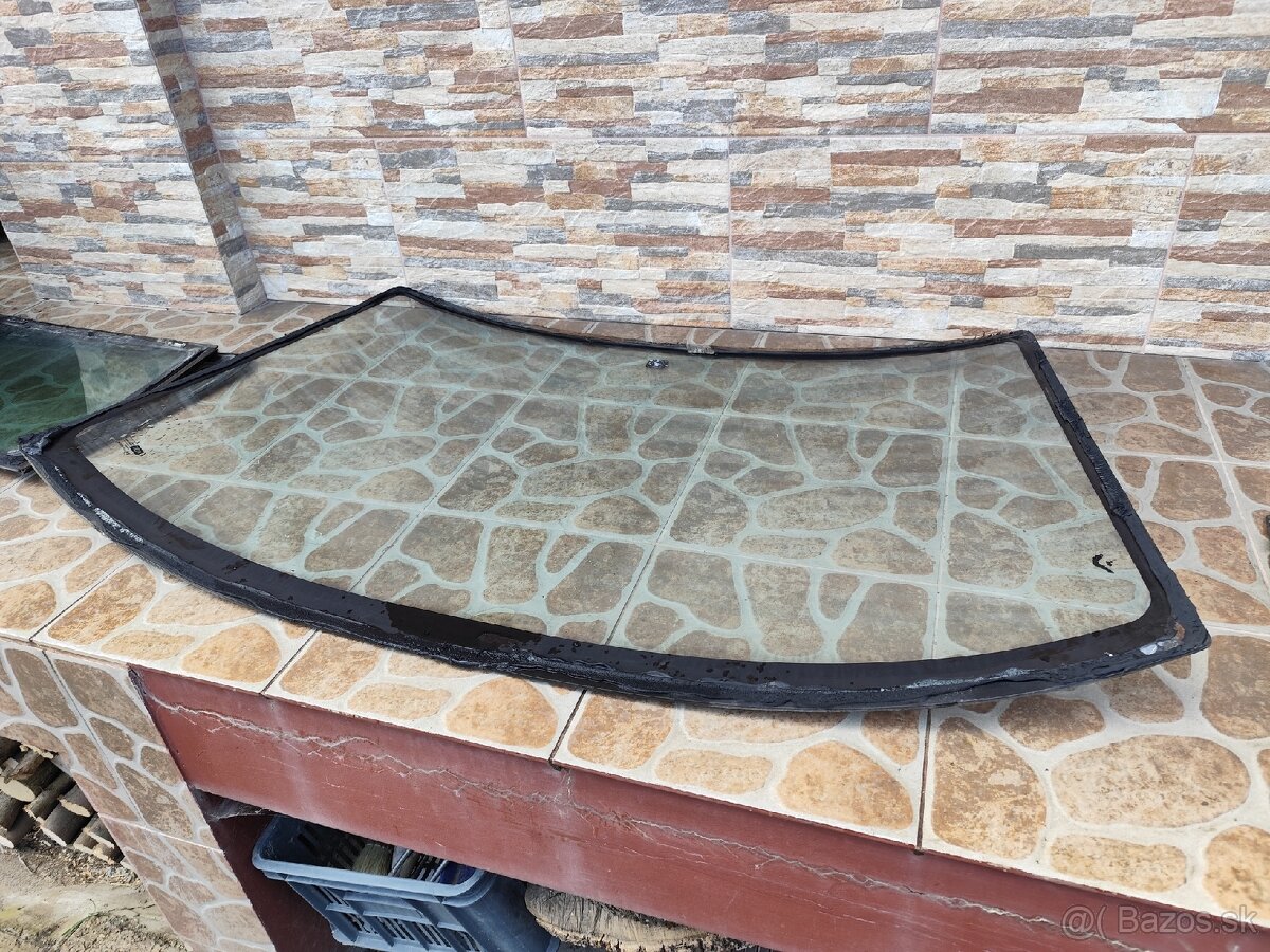 Čelné sklo Nissan Terrano 2