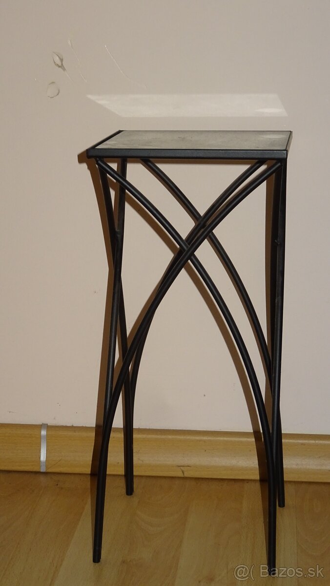 stolik pod kvety