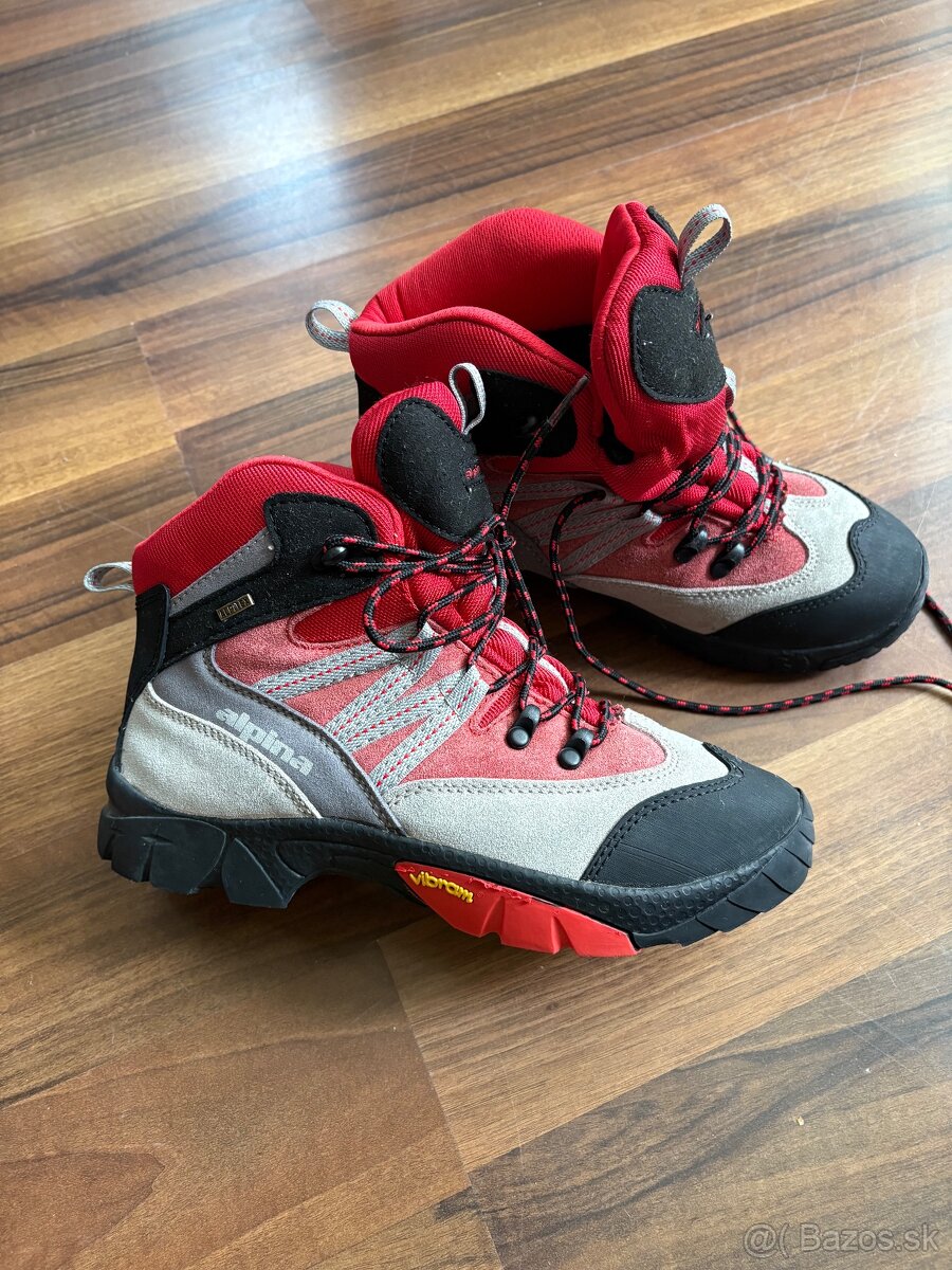 Turistické topanky s Vibram podrážkou