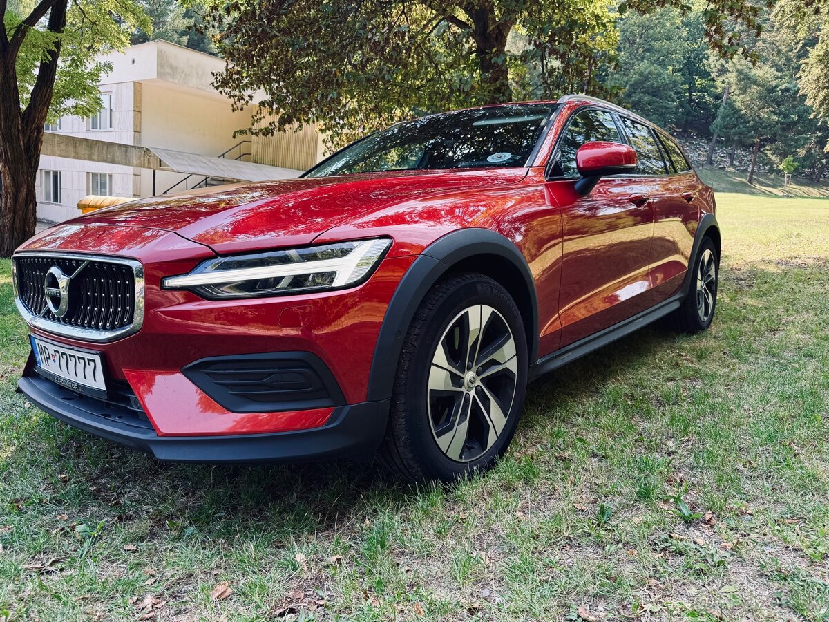 Volvo V60 Cross Country Pro AWD mHEV záruka