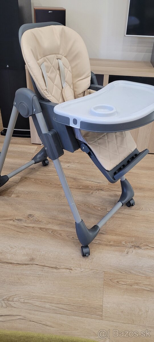 Detska stolicka na krmenie