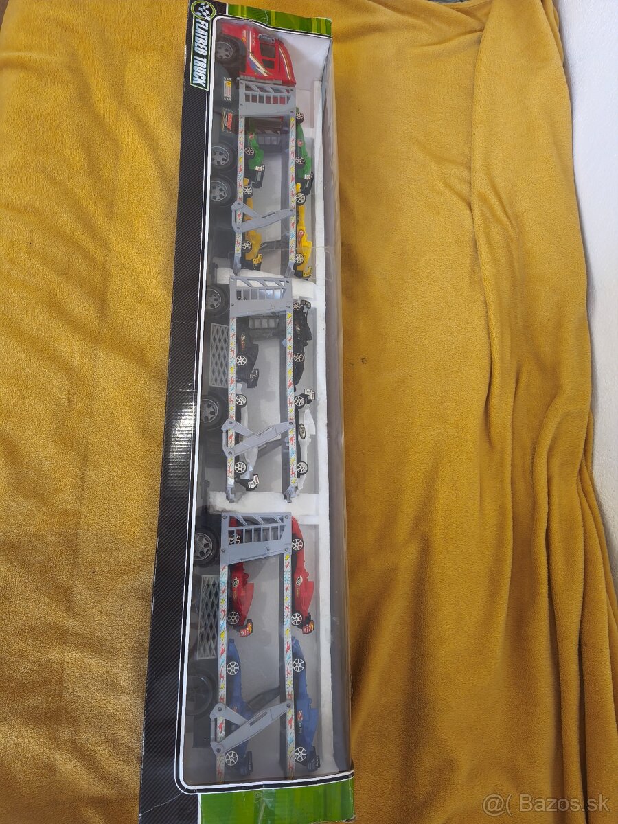 Nákladné auto / Flatbed Truck