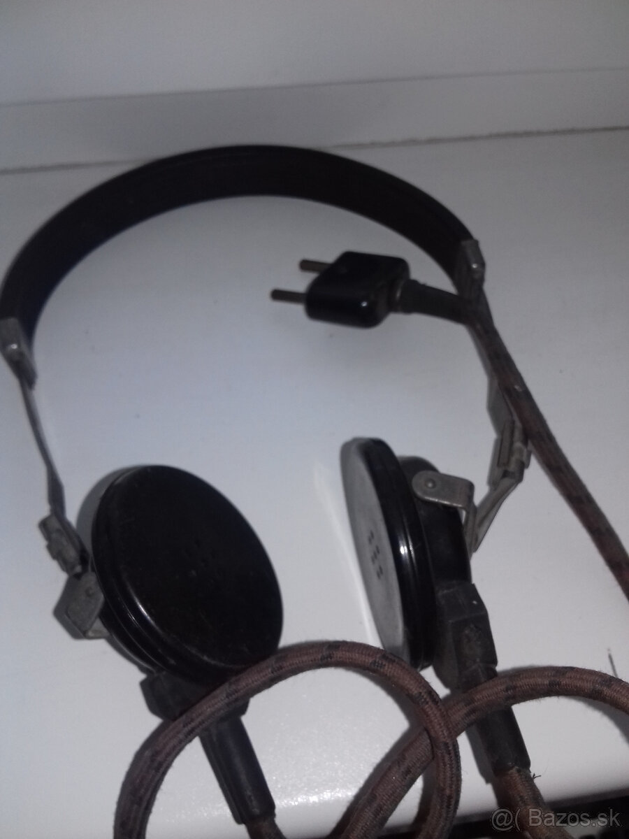 Predám slúchadlá a kompas