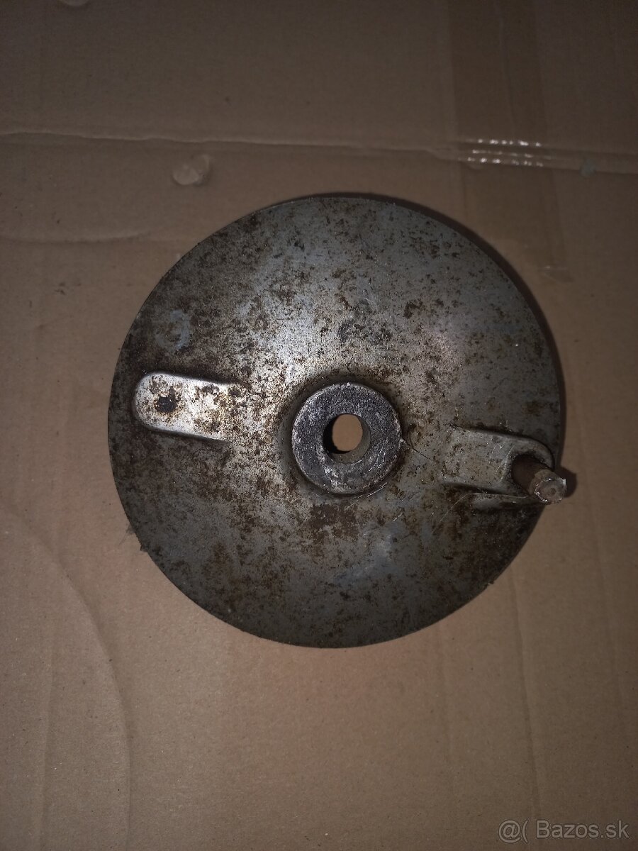 Manet brzdový štít