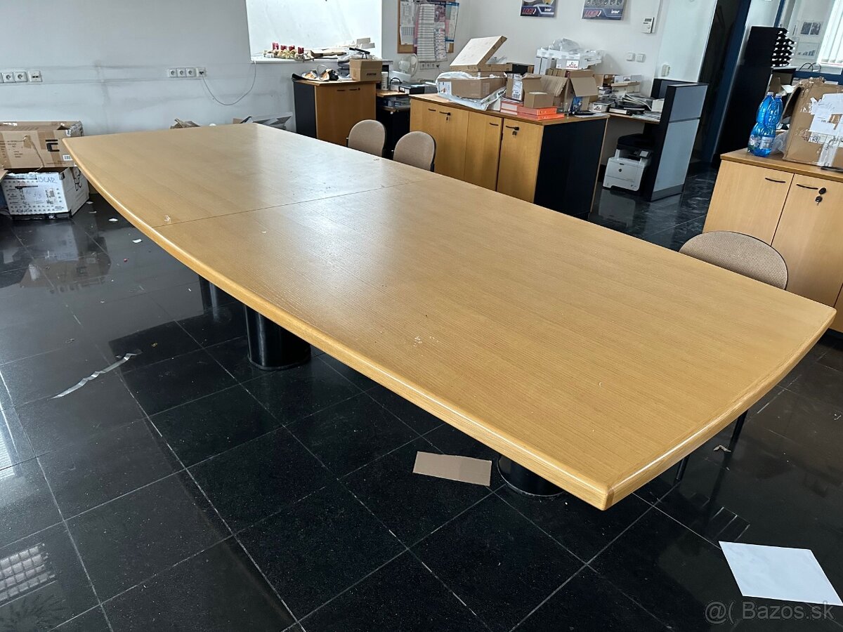 P: Drevený stôl 4x1m - mítingový + ďalší nábytok