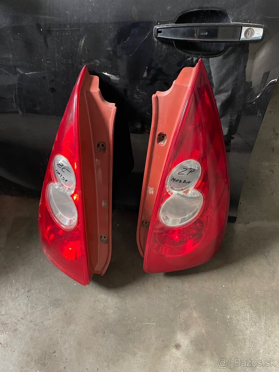 Mazda 5 zadne svetla