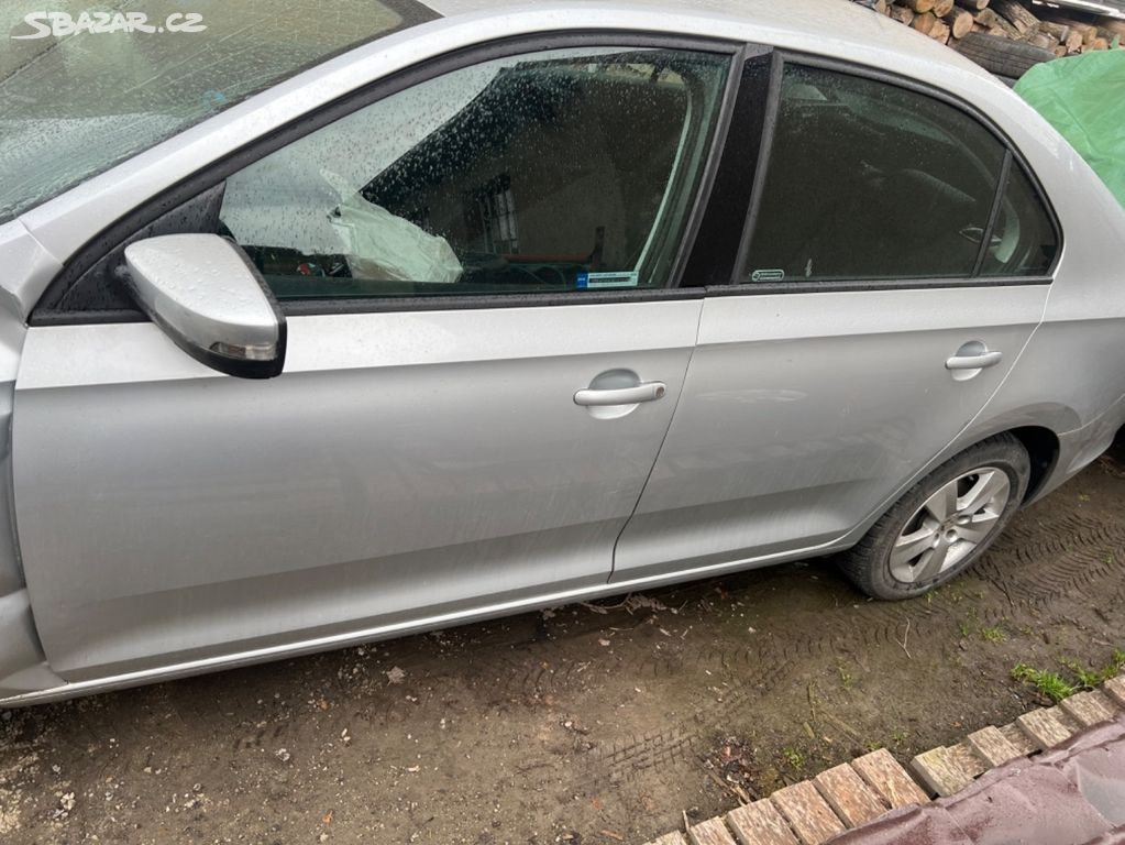 Skoda rapid dvere strieborne