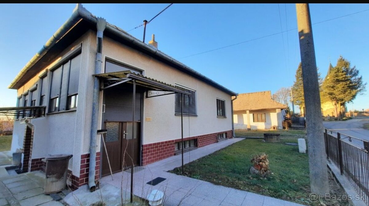 Rodinný dom, garáž, 2500 m2 pozemok