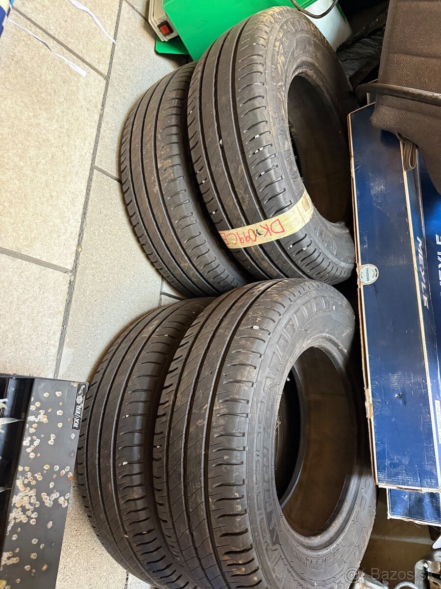 Letné gumy 215 / 70 r15 C Michelin