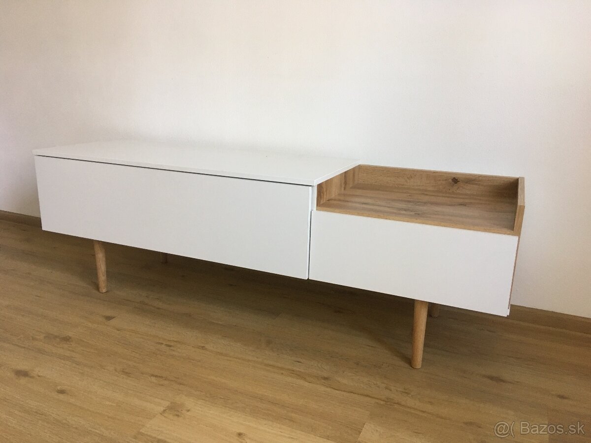 Stolík pod TV AArup