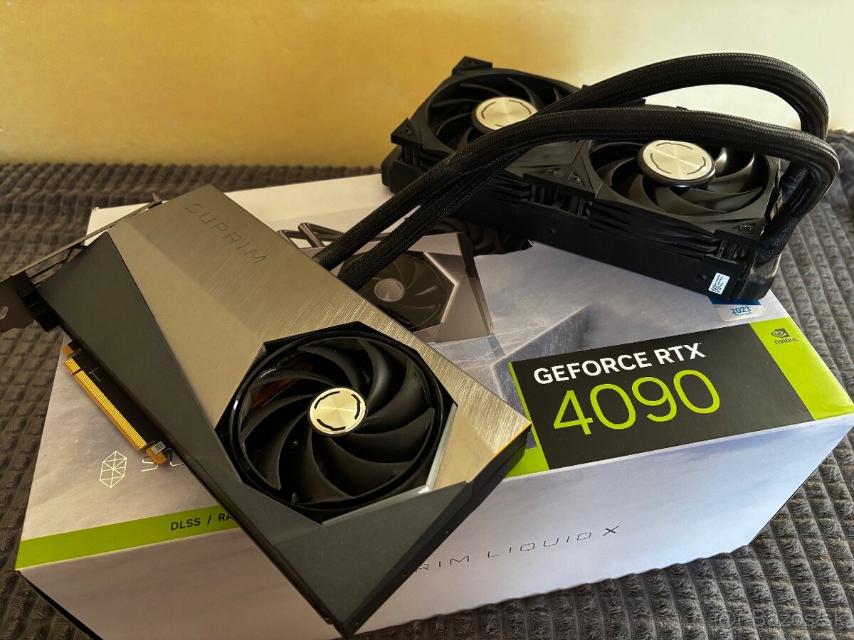 TOP MSI RTX 4090 Suprim Liquid X