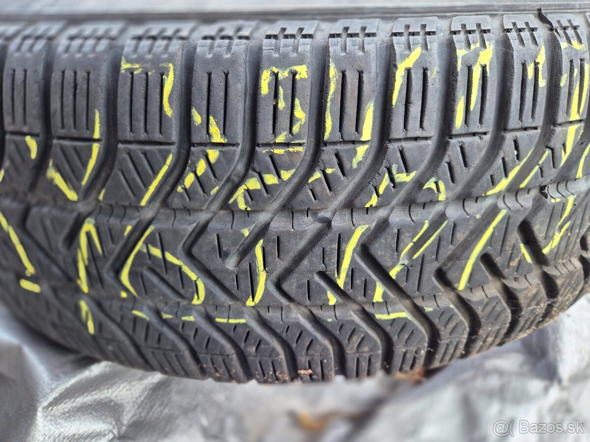 Predam zimne pneu 2x 195/65R15 Pirelli