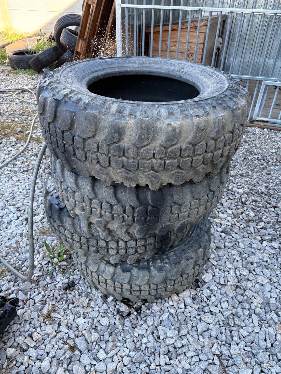 Pneu T3 R15