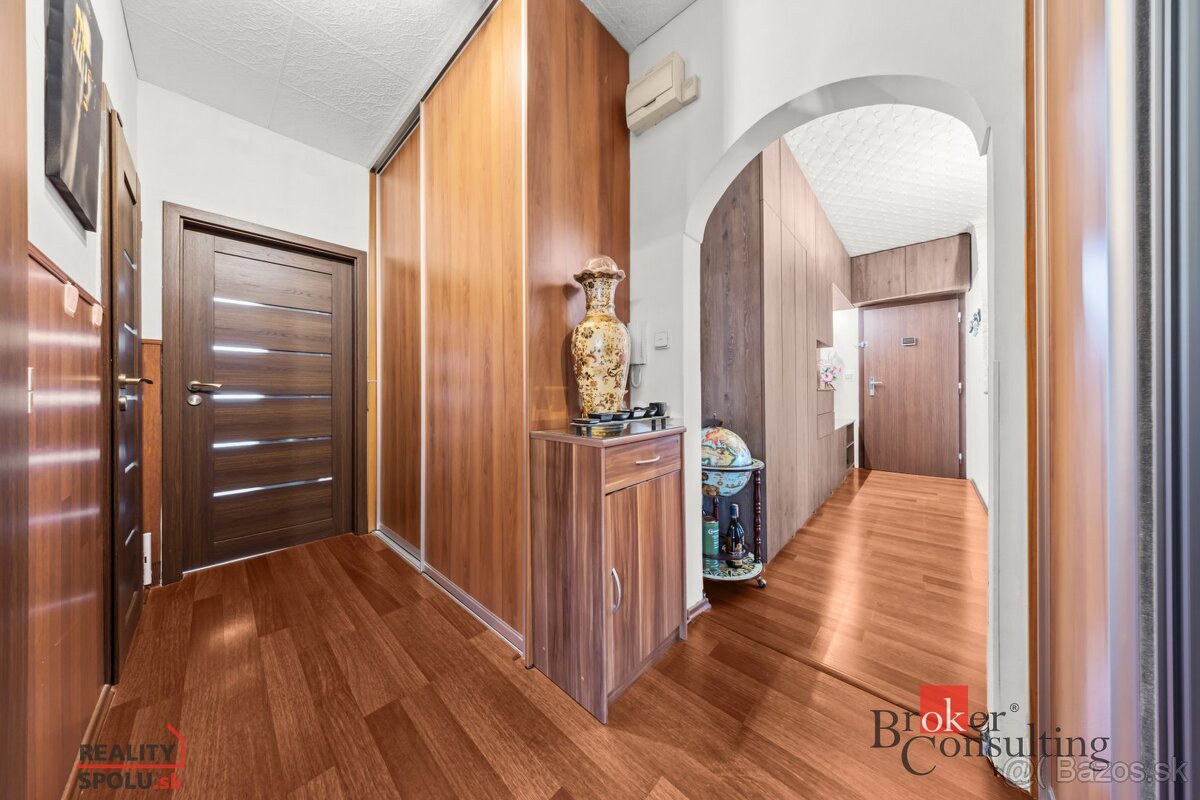 Kompletne zrekonštruovaný, zariadený 3-izbový byt v Petržalk