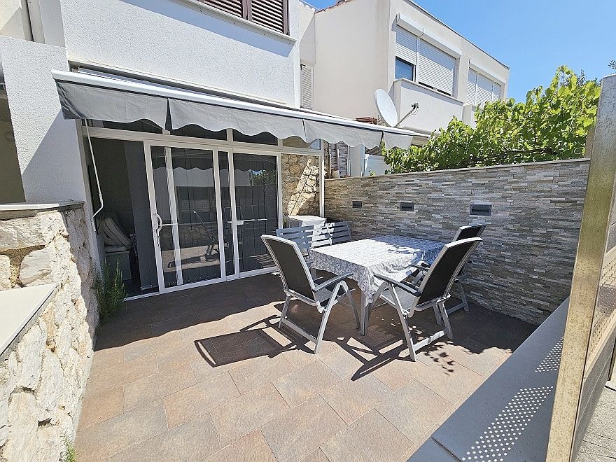 3-jizb. zariadený apartmán s terasou a záhradkou, Chorvátsko