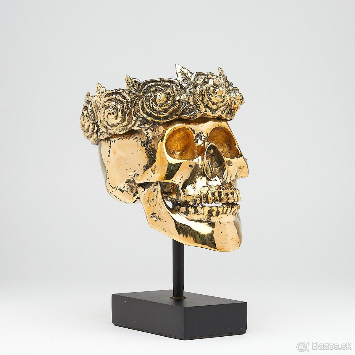 Bronzová lebka s korunkou z ruží - ručná indonézska práca