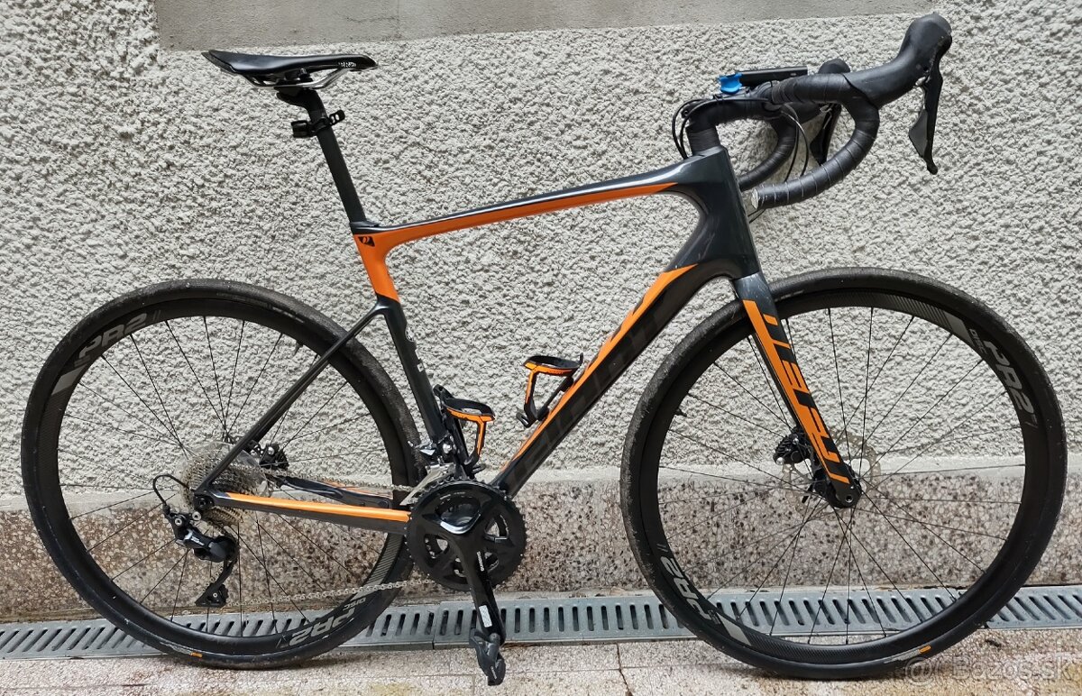 Cestny karbonovy bicykel Giant Defy Advanced 2