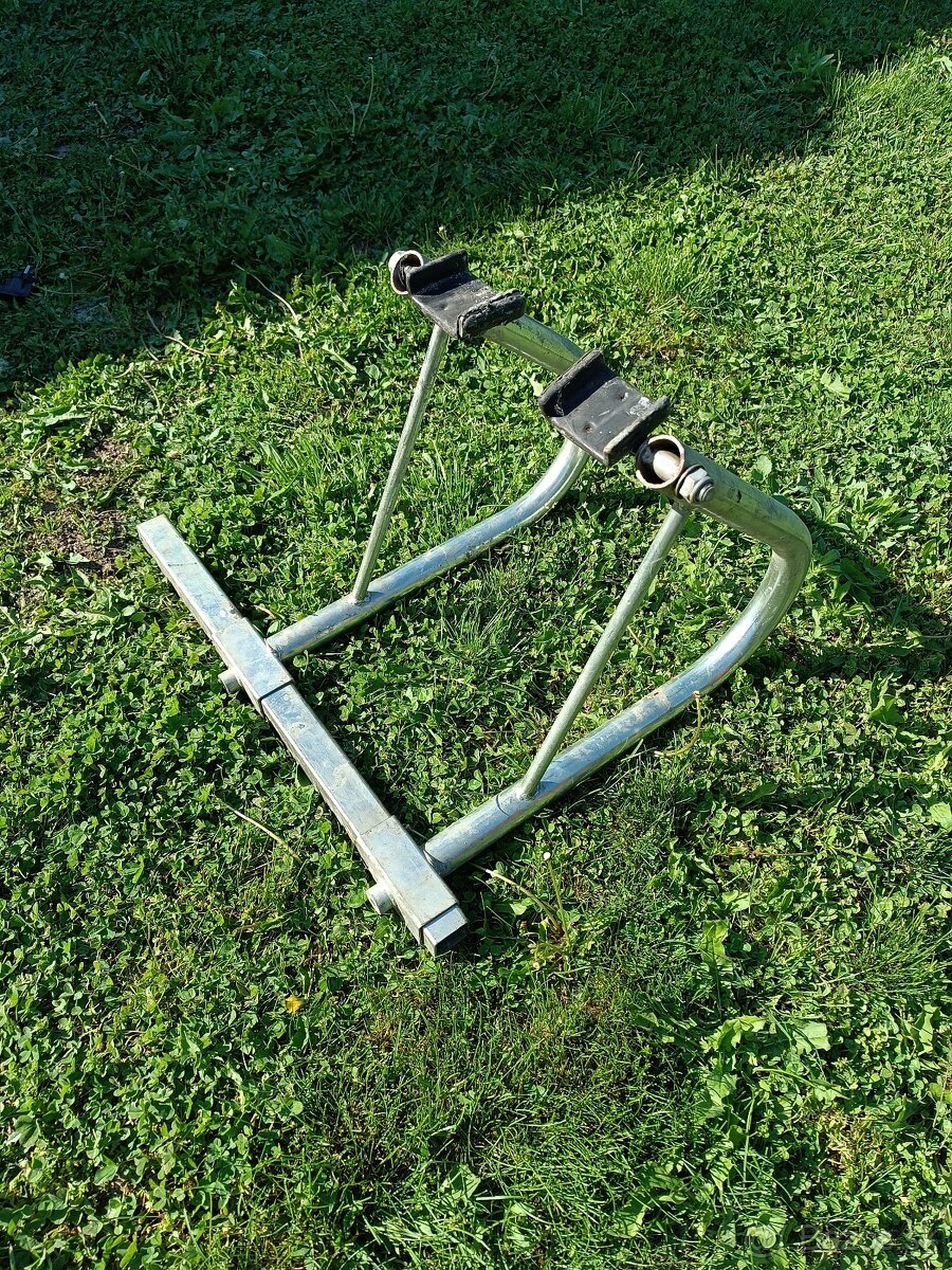 Stojan zadný na moto