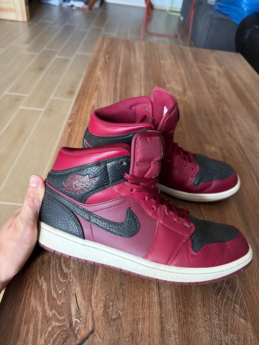 Nike Air Jordan 1 mid burgundy tenisky veľkosť 44