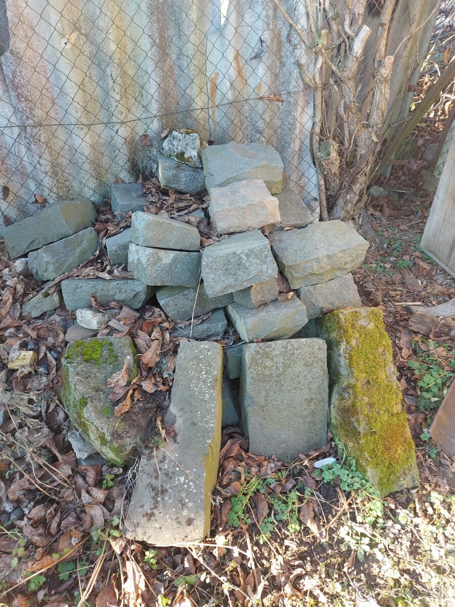 Žulové kocky, obrubníky, kamene