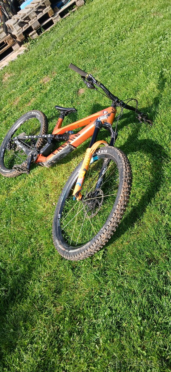 Predám CANYON Spectral CF8 CLLCTV 2024 carbon  vel. M