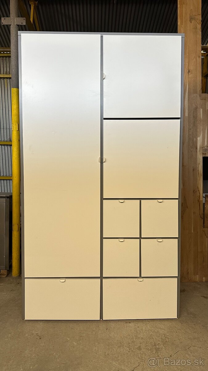 Veľká skriňu Ikea VISTHUS