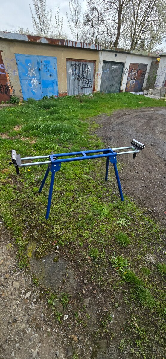 Stojan pre pokosovu pílu
