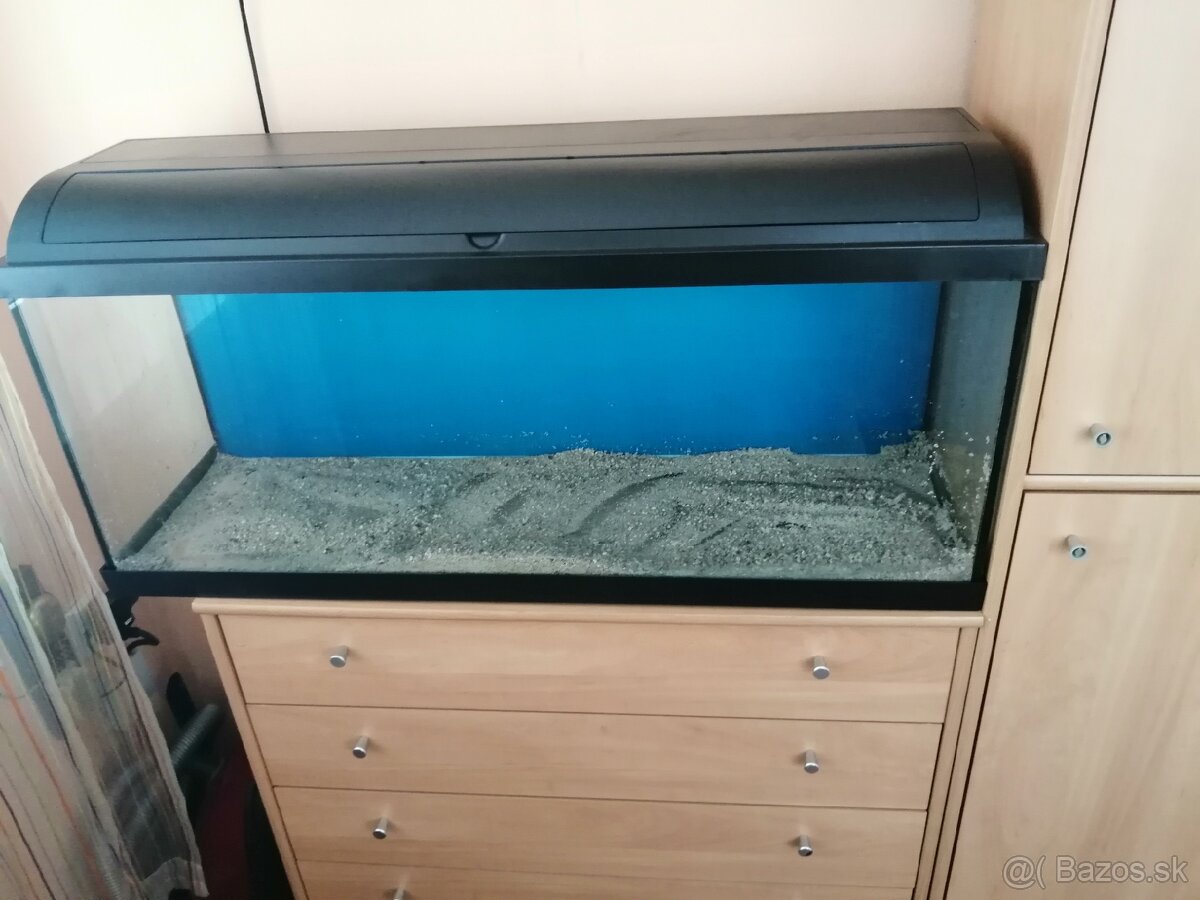 Predám toto 120Litrove akvarko