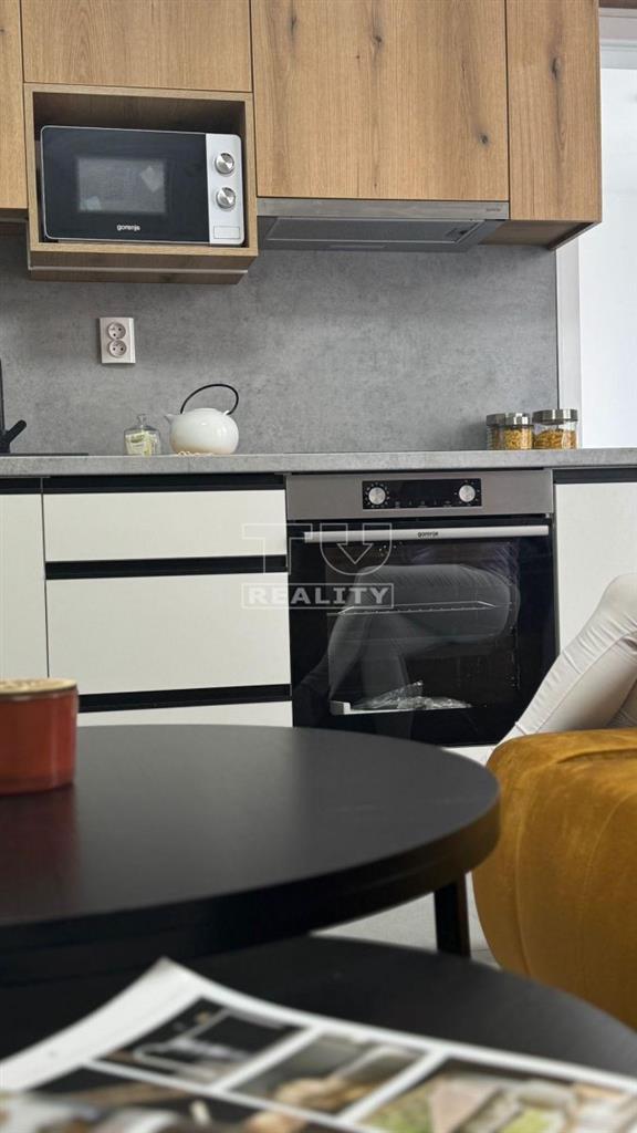 NA PREDAJ ŠTÝLOVÝ, MODERNE ZREKONŠTRUOVANÝ 1,5 IZBOVÝ...