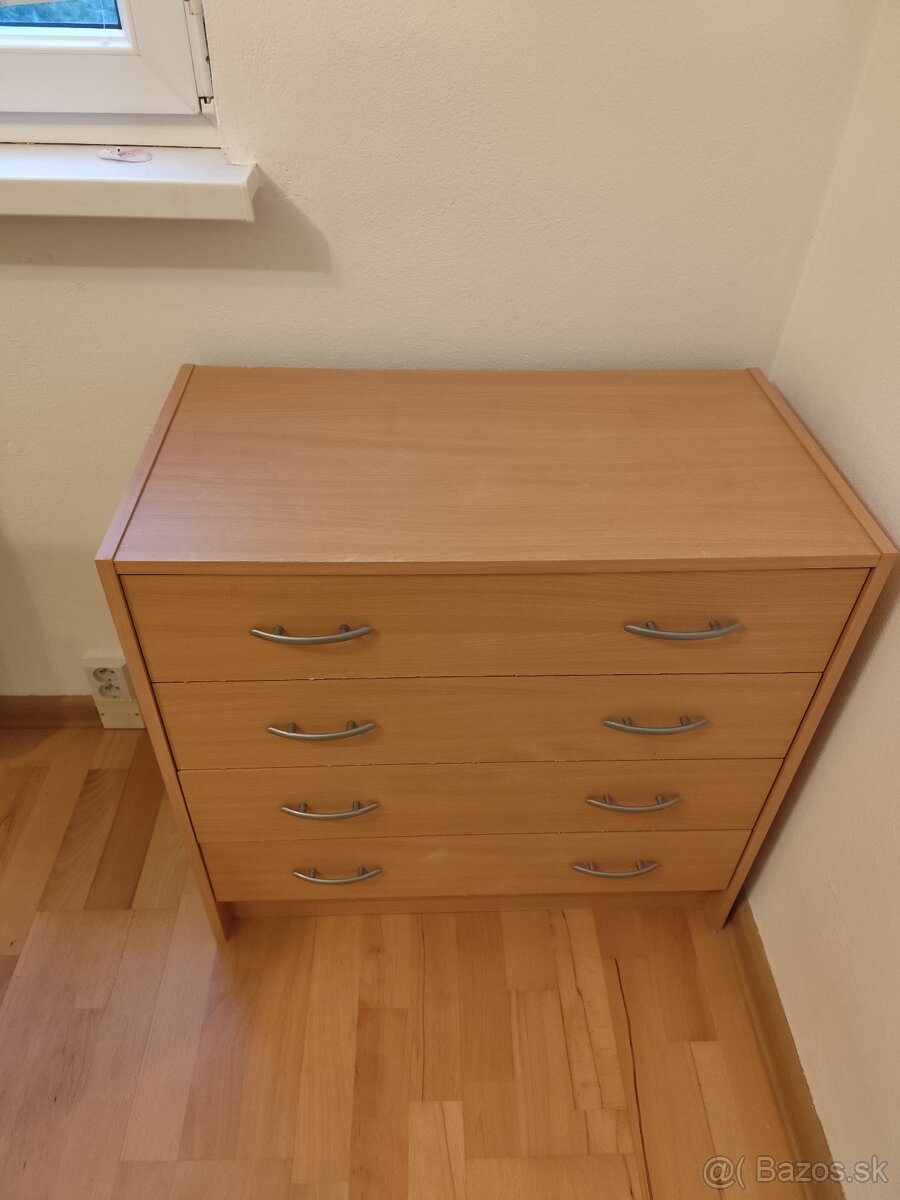 Komoda so zásuvkami