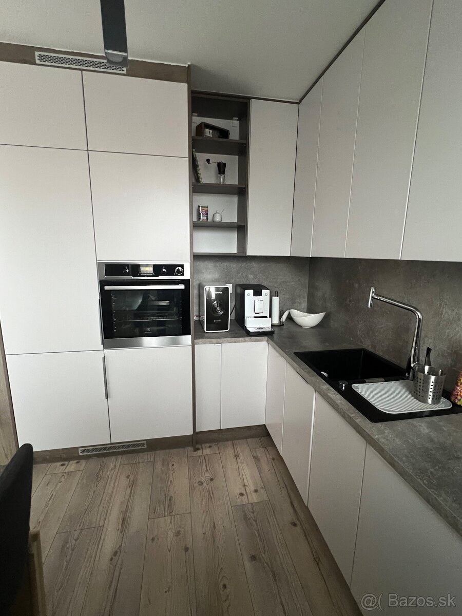 Zariadený 3-izbový byt v širšom centre Prešova