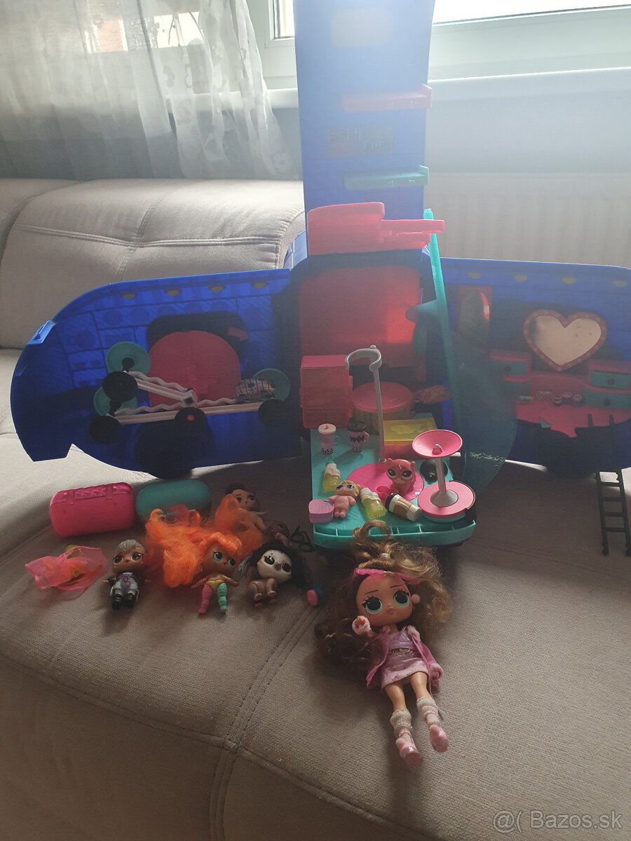 Predám autobus-karavan LOL s bábikami a zariadením
