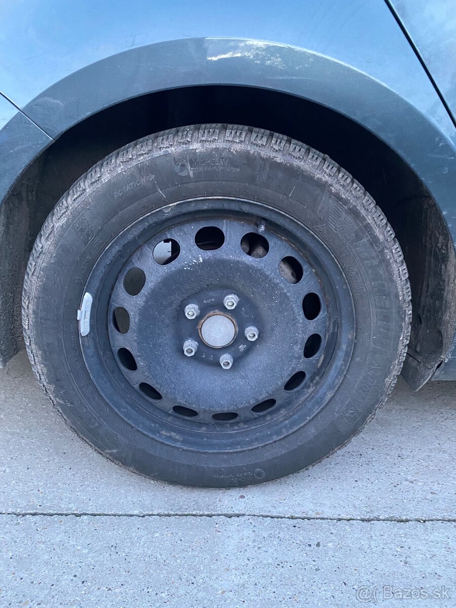 Zimné pneu 205/55R16 na plechových diskoch