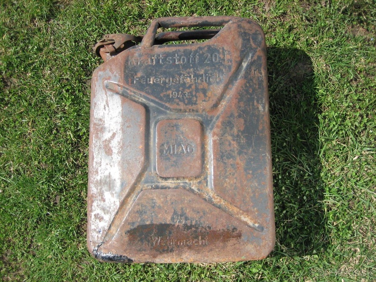1943 Wehrmacht MIAG kanyster na palivo.