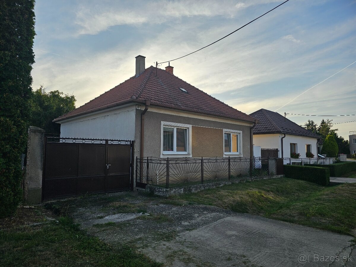 Predám rodinný dom vo Veľký Kostoľanoch na pozemku 2158 m²