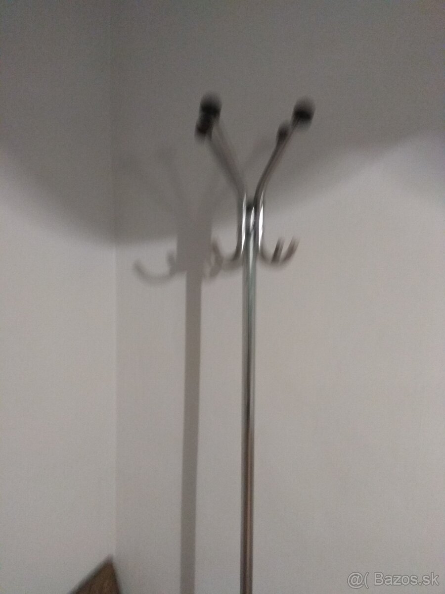 KOVOVý VEšIAK 185CM