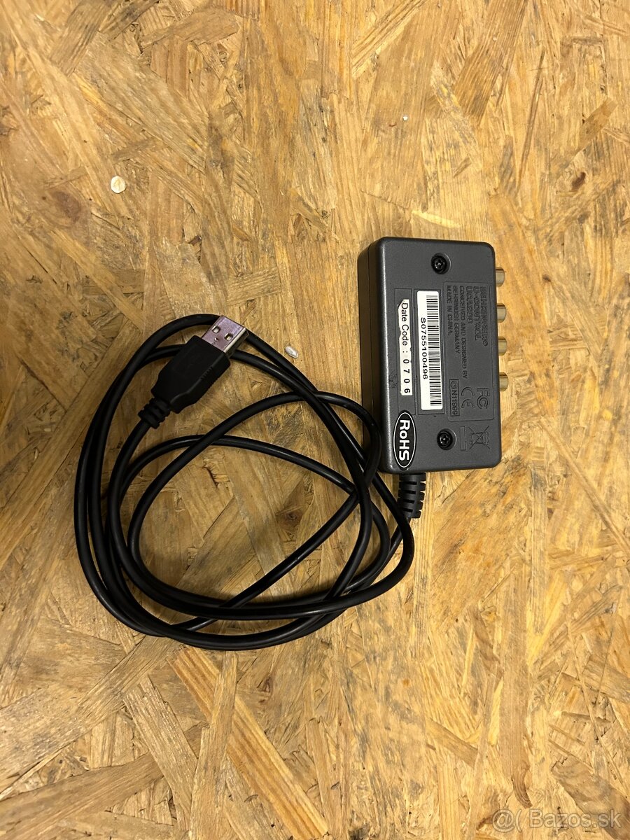 Behringer UCA200