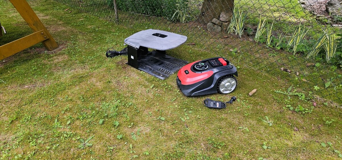 Robotická kosačka s GPS trackerom proti krádeži