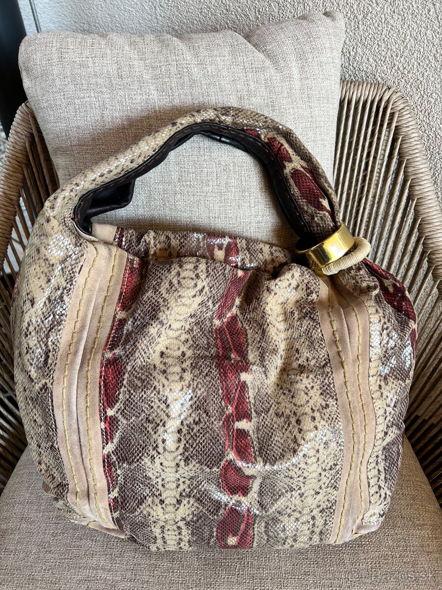 Predam znackovu kabelku Jimmy Choo